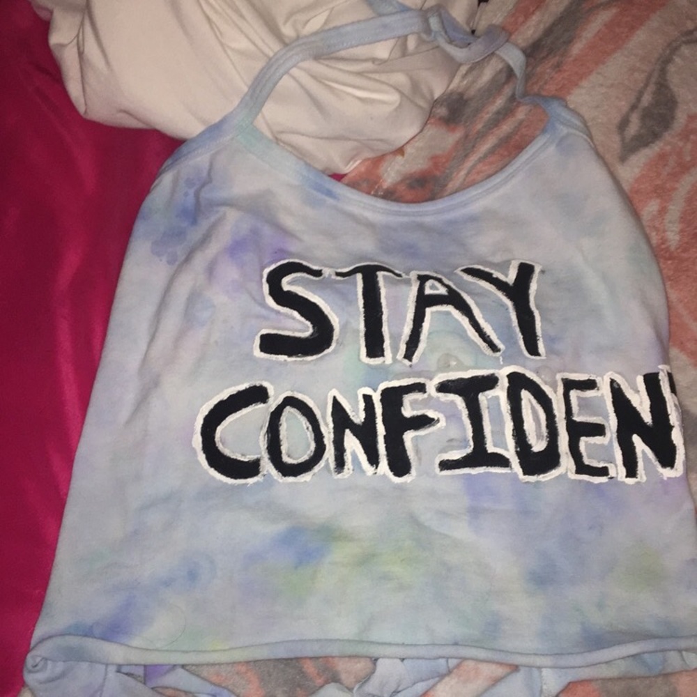 It’s more of a crop top(it says stay confident)